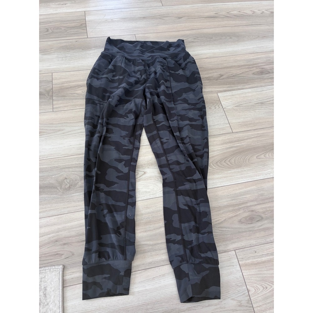 Athleta Salutation Camo Jogger Black Charcoal Grey Camouflage Pants Small